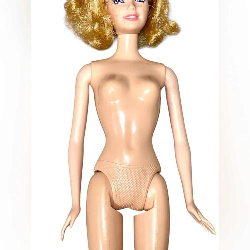 Vintage Barbie doll with short strawberry blonde hair - Picture 5 of 11